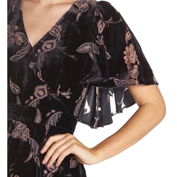 NWT Eliza J Velvet Cape Sleeve Dress Size 6 - Picture 4 of 6